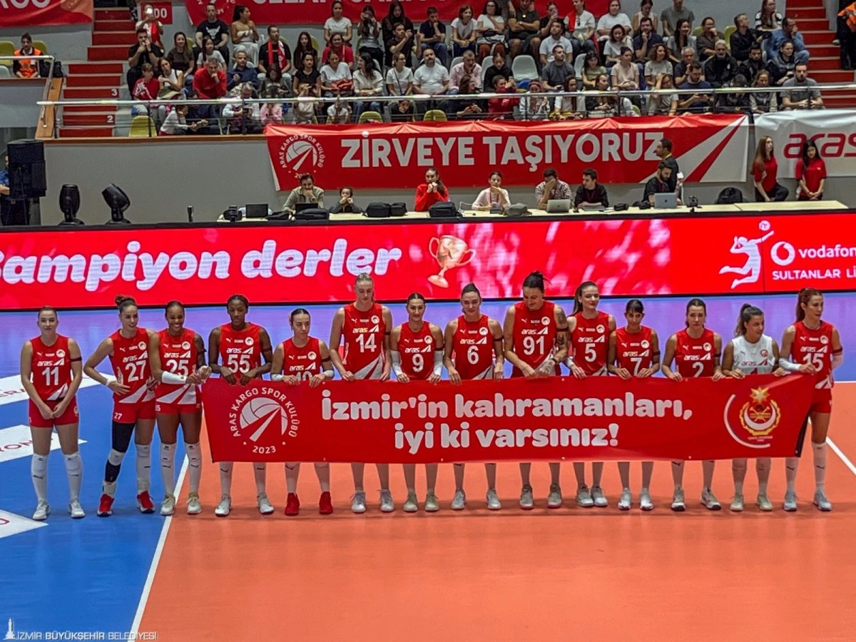 Voleybol yıldızlarından İzmir İtfaiyesi’ne anlamlı teşekkür