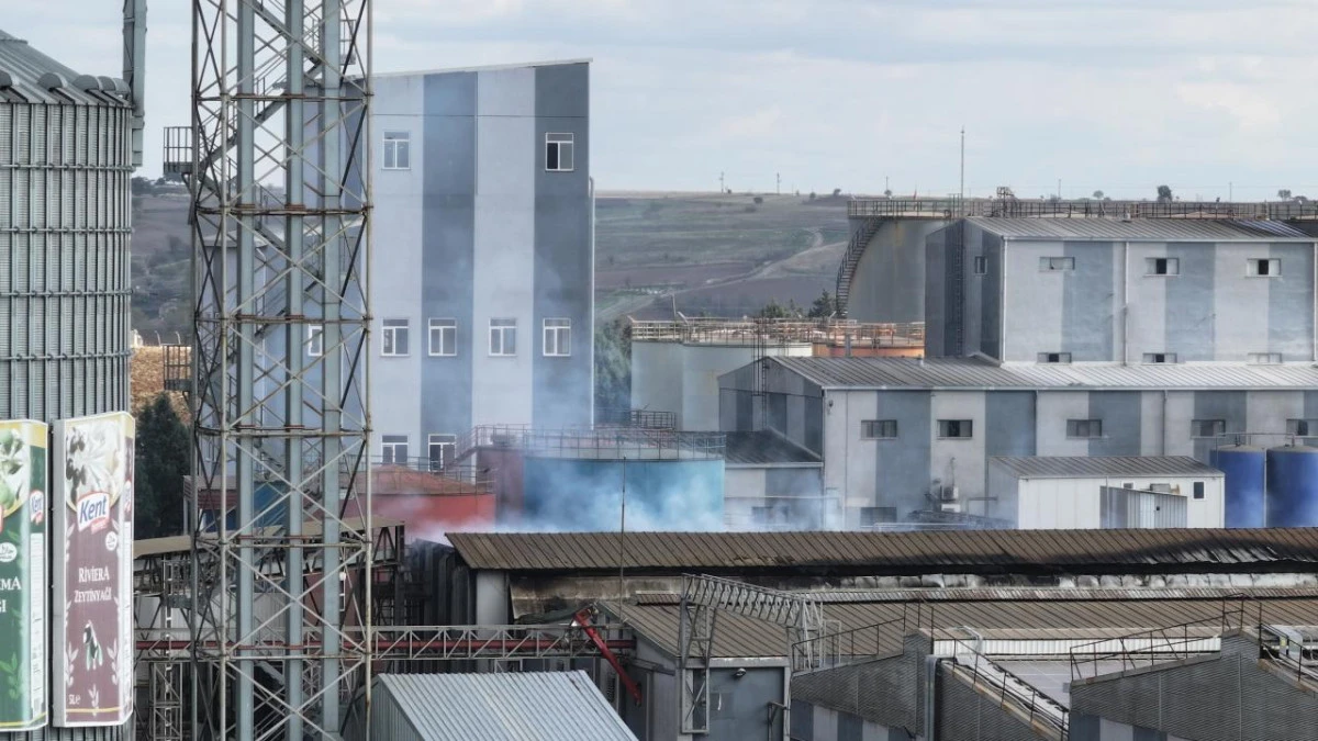 Yağ fabrikasında patlama sonrası yangın çıktı