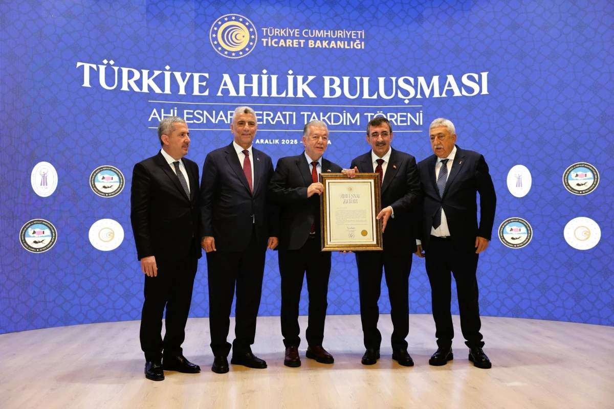 Yal&ccedil;ın Ata&rsquo;ya Ankara&rsquo;da &lsquo;Ahi Esnaf Beratı&rsquo; onuru