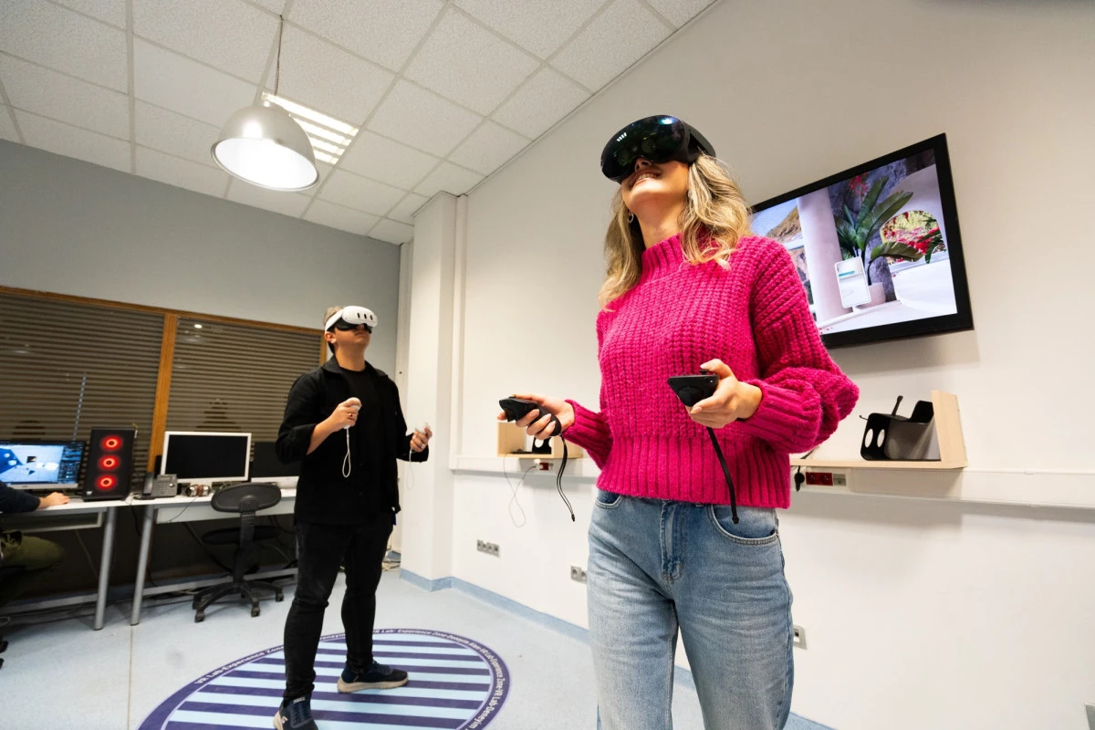 Yaşar Üniversitesi VR Simülasyonu ile Deprem Çantası Eğitimi