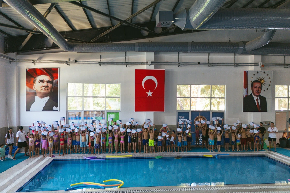 “Yüzme Bilmeyen Kalmasın” Projesiyle Sertifika Sahibi Oldular