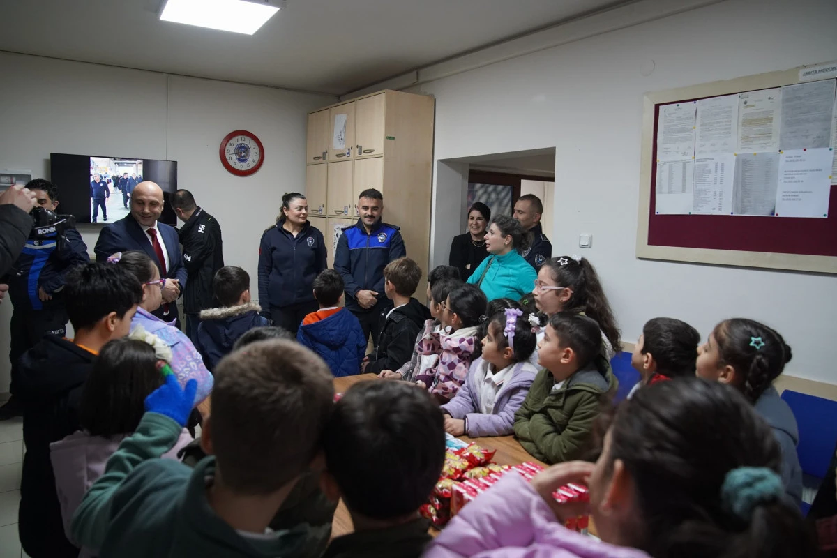 Zabıta mesleği Aliağa&rsquo;da &ccedil;ocuklarla buluştu