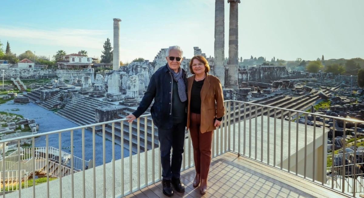 Z&uuml;lf&uuml; Livaneli Didim'de